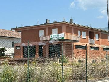 4 LOCALI A CASTROCIELO