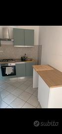 cucina, elettrodomestici, divano e mobili