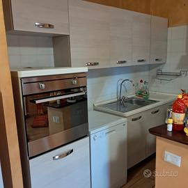 Cucina completa di elettrodomestici 