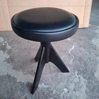 Sgabello in legno regolabile