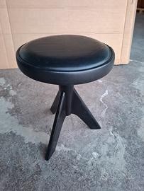 Sgabello in legno regolabile