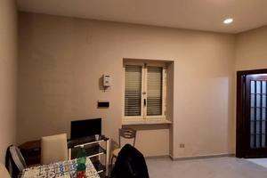 Monolocale + cucinotto in zona alta policlinico Na