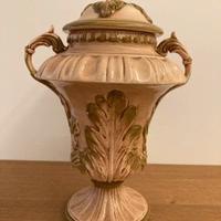 Vaso con coperchio porcellana Capodimonte