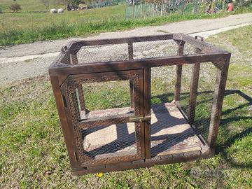 Gabbia-voliera artigianale fatta a mano.