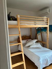 Letto a castello Ikea e letto singolo in legno