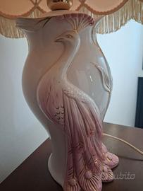 Lampada da tavolo con pavone