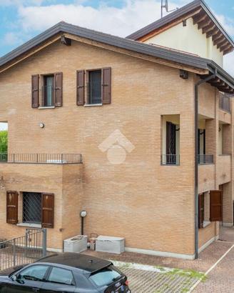 PORZIONE DI BIFAMILIARE A QUATTRO CASTELLA