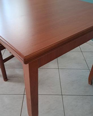 tavolo quadrato in legno massello 