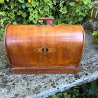 Antica macchina da cucire SINGER