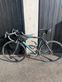Bianchi full carbon L/XL- campagnolo centaur 10v
