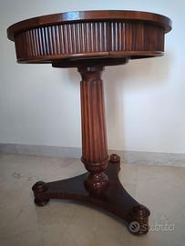 Tavolino rotondo in legno noce pieno