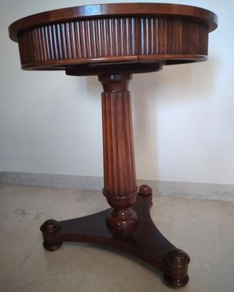 Tavolino rotondo in legno noce pieno