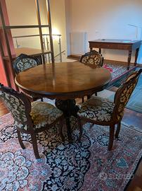 tavolo in legno con sedie