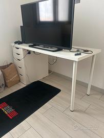 Scrivania con cassettiera ikea
