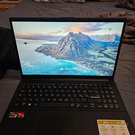 ASUS Vivobook Go 15 (Ryzen 5, 8GB RAM) + 2 Borse -