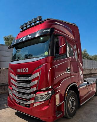 Iveco S-WAY 570 uff. Italia- FULL PNEUMATICO e ful