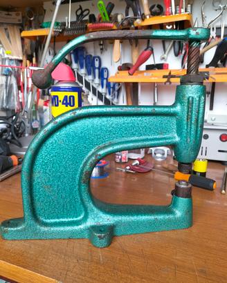 Torchietto Manuale in Ghisa Verde – Altezza 25 cm
