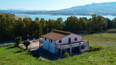 Villa a Partinico, Lago Poma