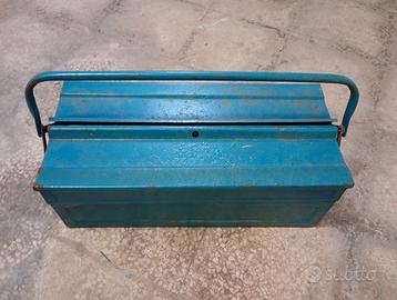 Cassetta attrezzi in metallo a tre comparti