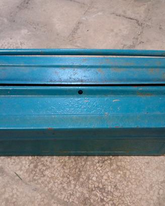 Cassetta attrezzi in metallo a tre comparti