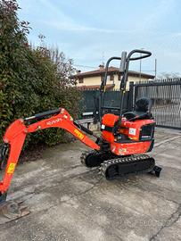 E282 - Escavatore Kubota K008 Carro allargabile