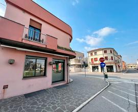 Locale commerciale + appartamento a Nogara