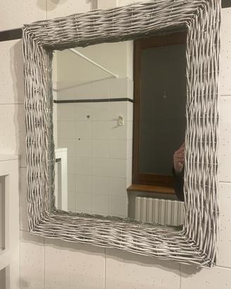 Specchio con cornice in vimini