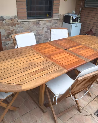 tavolo in legno da giardino