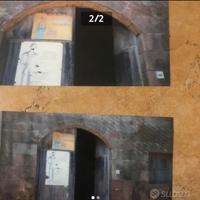 Arco e facciata in pietra trachite