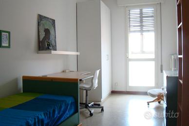 Luminosa stanza singola libera s