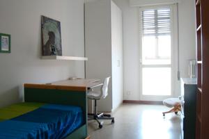 Luminosa stanza singola libera s