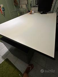 Scrivania per ufficio o camera grande