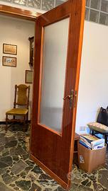 Porte di legno con inserto in vetro