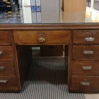 A25 Arredo negozio Scrivania ufficio Legno vetro