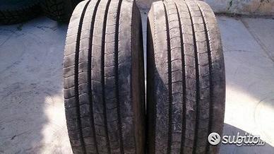 Coppia di pneumatici usati 385 65 22.5 continental