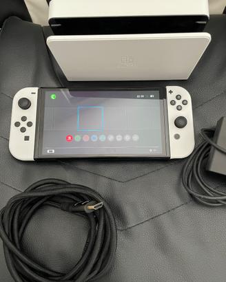 Nintendo switch oled con custodia