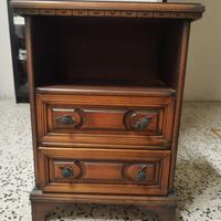 Comodino/tavolino vintage in legno.