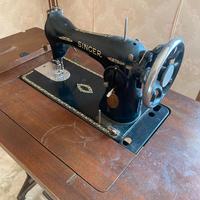 Macchina da cucire Singer d’epoca con mobile in le