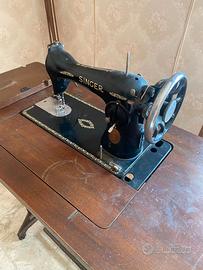 Macchina da cucire Singer d’epoca con mobile in le