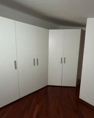Armadio ad angolo per cabina como’ e comodini