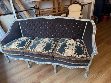 Splendido divano in capitonne’