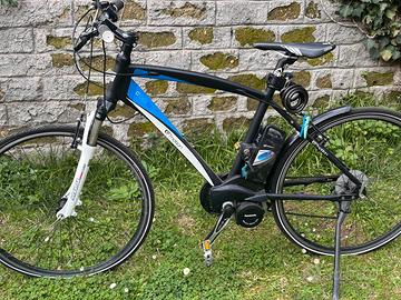 Bicicletta pedalata assistita