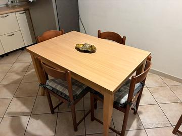 Tavolo con sedie