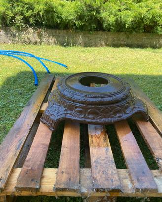 ANTICO SUPPORTO DI STUFA UTILE COME PORTA VASO