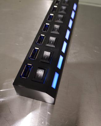 Hub USB 7 porte con interruttori e LED