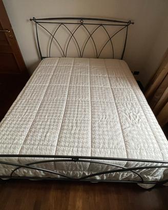 Letto ferro battuto con armadio