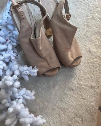 Scarpe beige con tacco tipo camosciato da donna