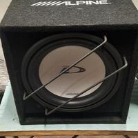Subwoofer Alpine con amplificatore 