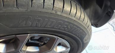gomme Bridgestone 215/65 r16  98h