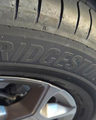gomme Bridgestone 215/65 r16  98h